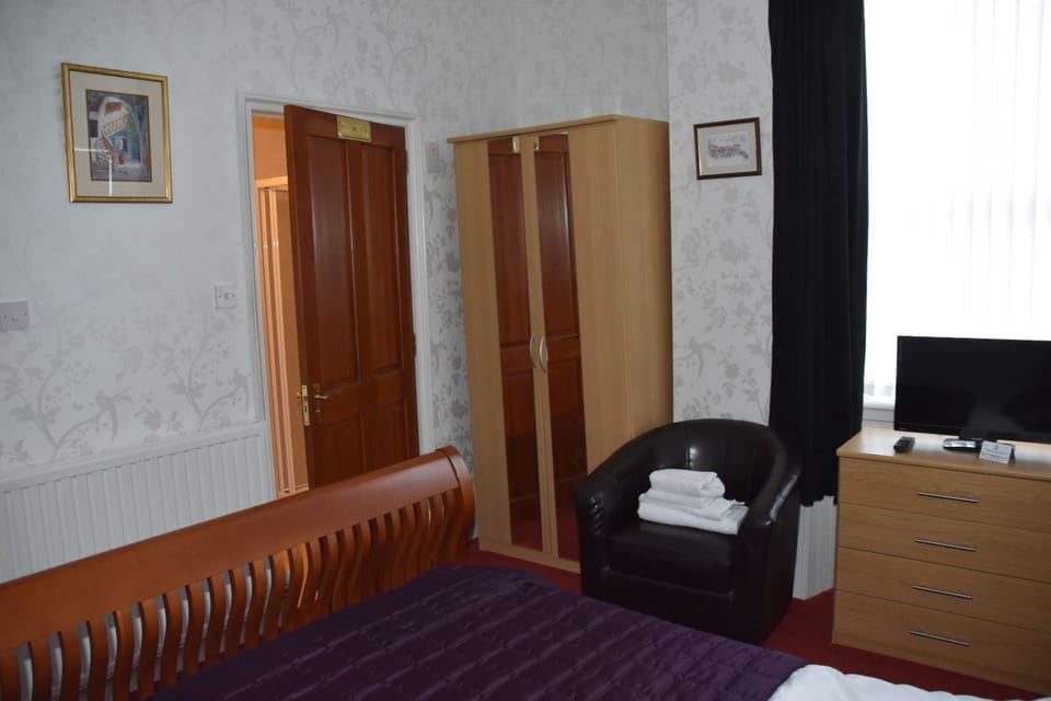 Double Room | Individually decorated, individually furnished, iron/ironing board