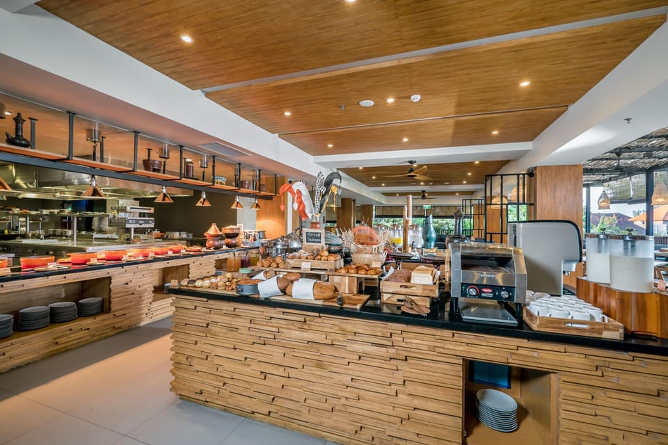 Daily buffet breakfast for a fee