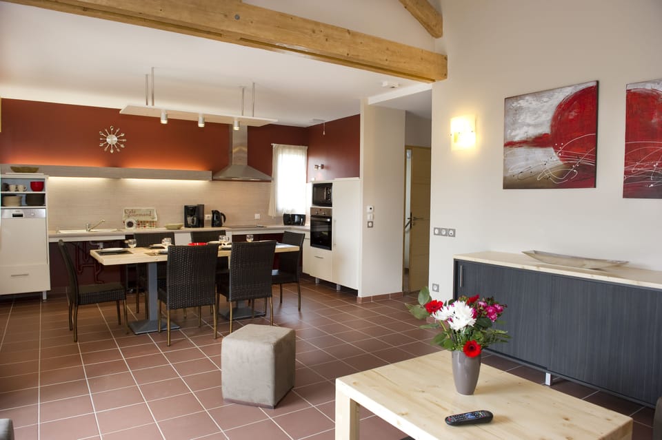 Flat-screen TV, heated floors