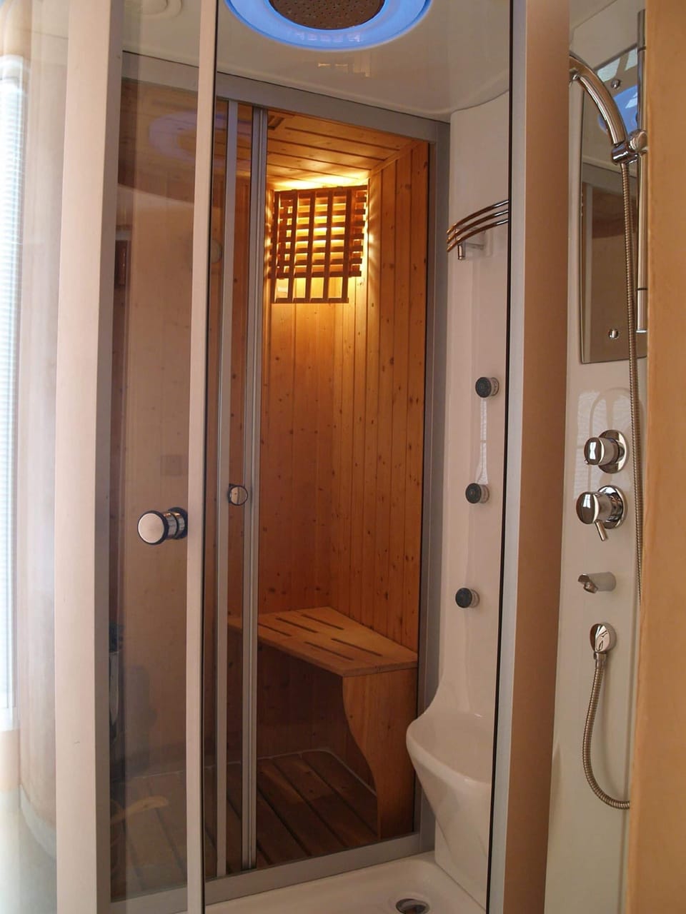 Couples treatment rooms, Turkish bath, body treatments, aromatherapy