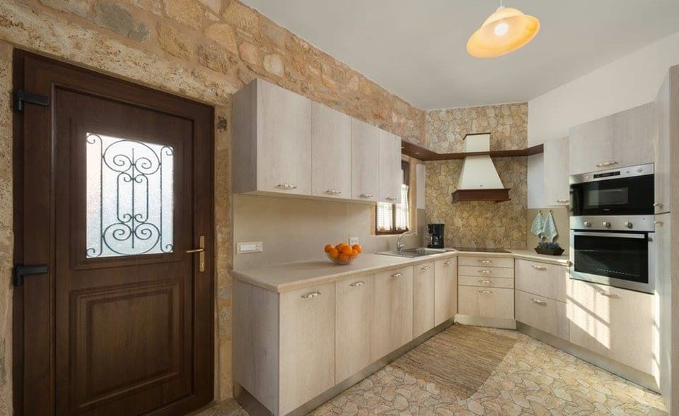 House | Private kitchen | Full-size fridge, microwave, oven, stovetop