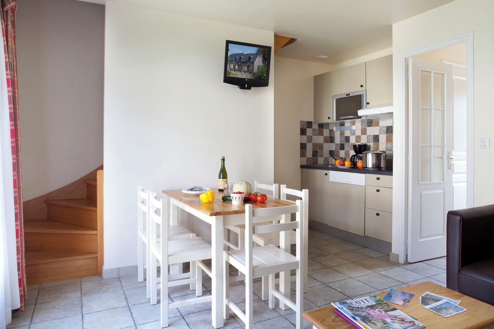 Classic House | Private kitchen | Electric kettle, highchair