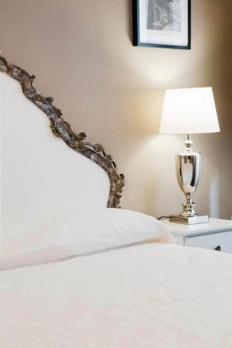 Comfort Double Room | In-room safe, desk, free WiFi, bed sheets