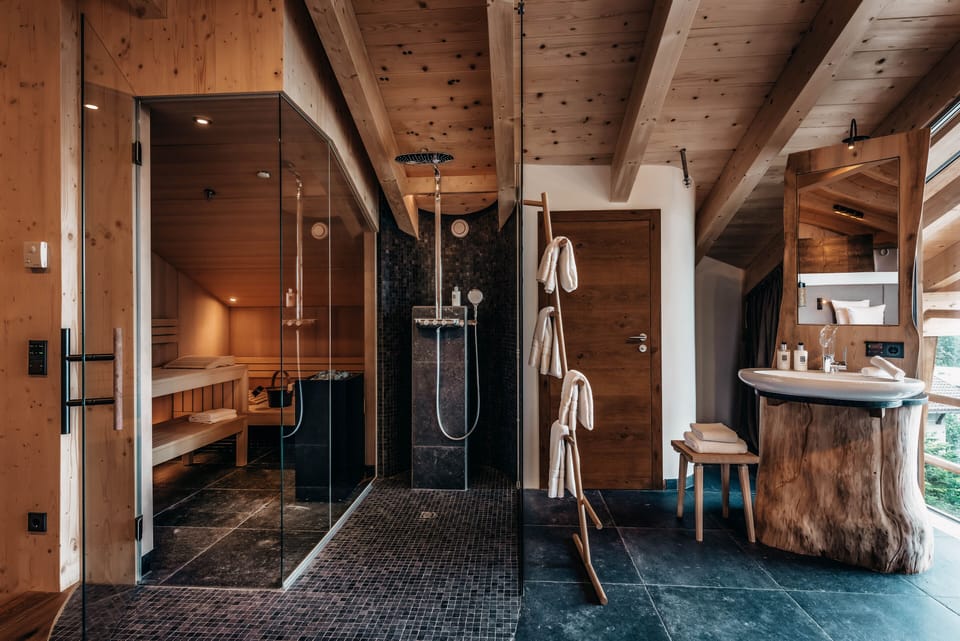 Suite, Sauna (Chalet) | Bathroom | Shower, free toiletries, hair dryer, bathrobes