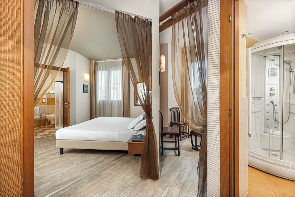 Suite | Premium bedding, down comforters, Select Comfort beds, minibar