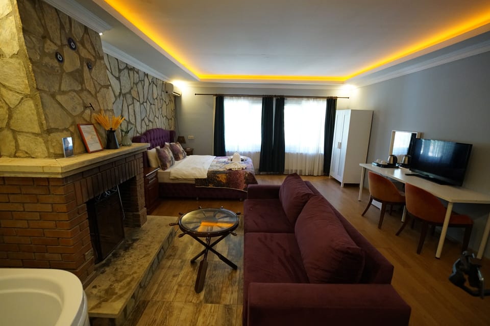 MATAFORA | Minibar, desk, blackout drapes, soundproofing