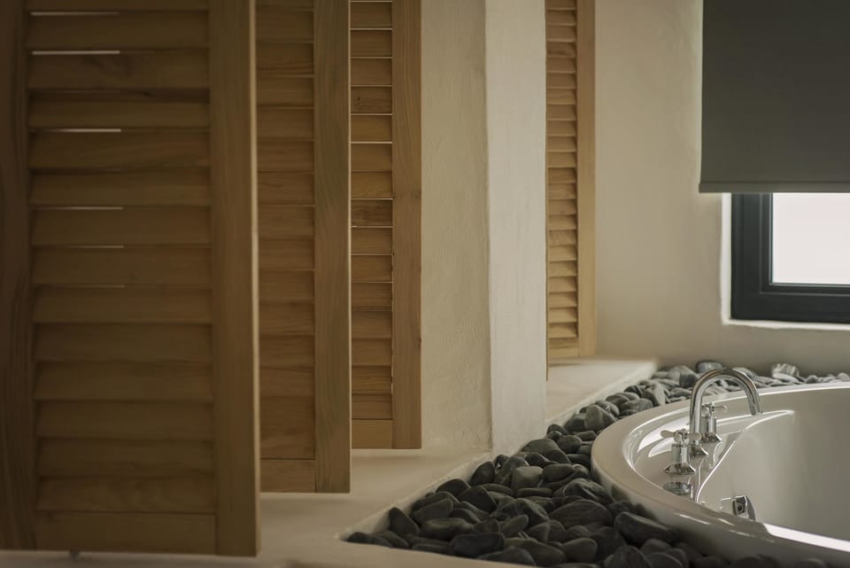 Deluxe Room | Bathroom shower
