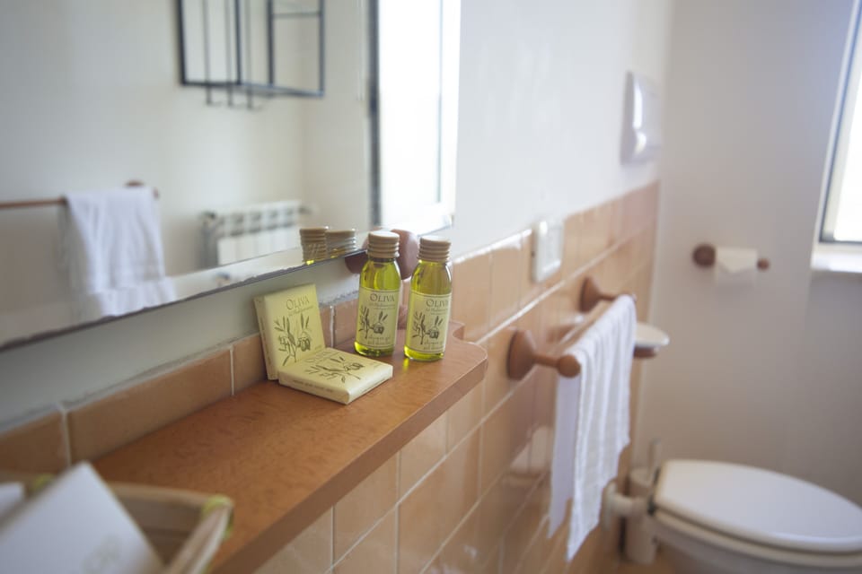 Double Room (Arancia) | Bathroom | Free toiletries, hair dryer, bidet, towels