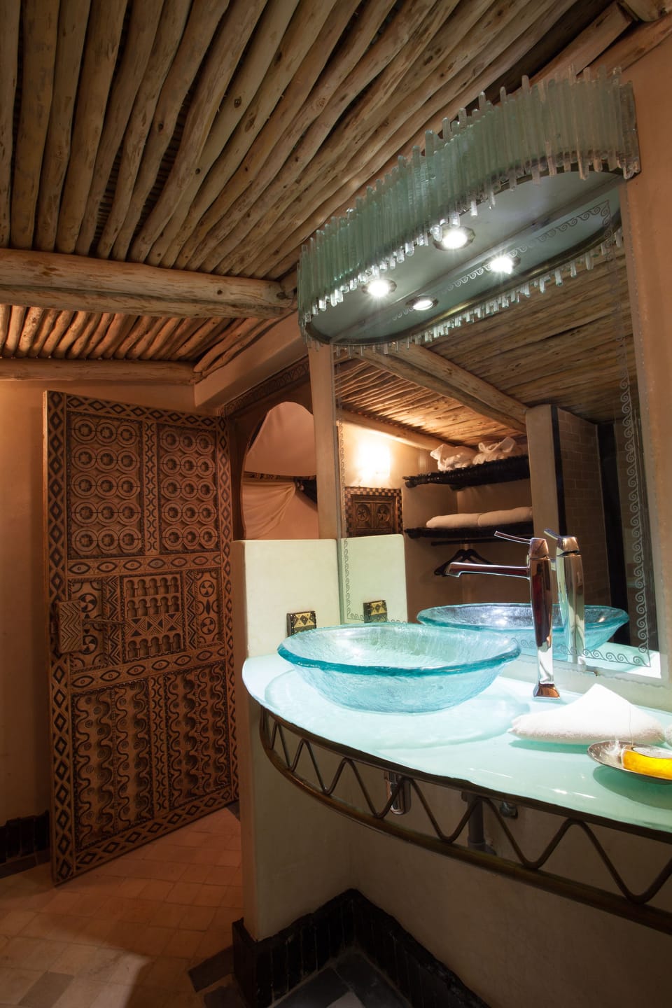 Traditional Suite (3 adults) | Bathroom sink