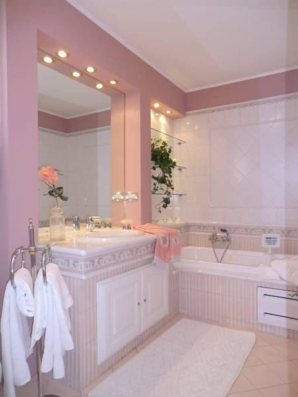 Standard Double Room, Garden View | Bathroom | Combined shower/tub, free toiletries, hair dryer, bathrobes
