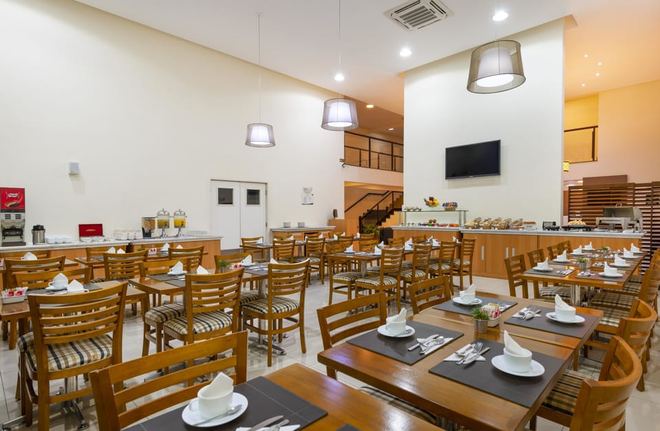 Free buffet breakfast on weekdays