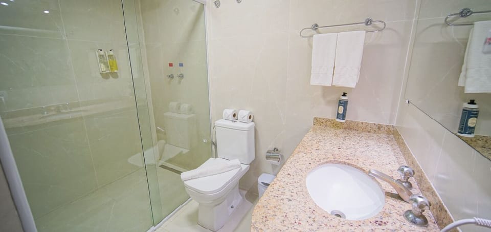 Shower, rainfall showerhead, free toiletries, hair dryer