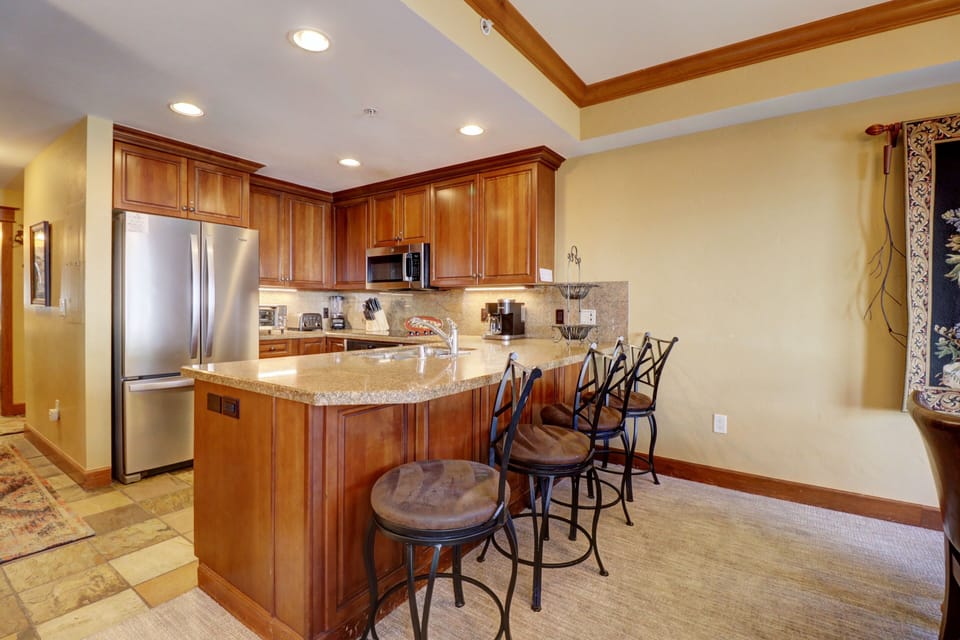 Condo, 3 Bedrooms | Private kitchen | Toaster