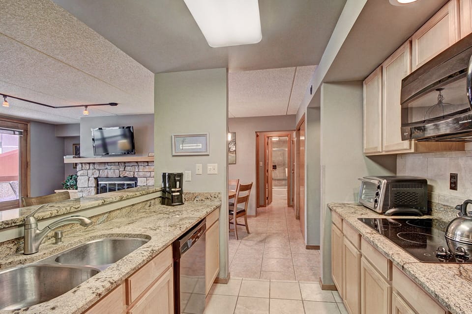 Condo, 1 Bedroom | Private kitchen | Fridge, microwave, dishwasher, coffee/tea maker