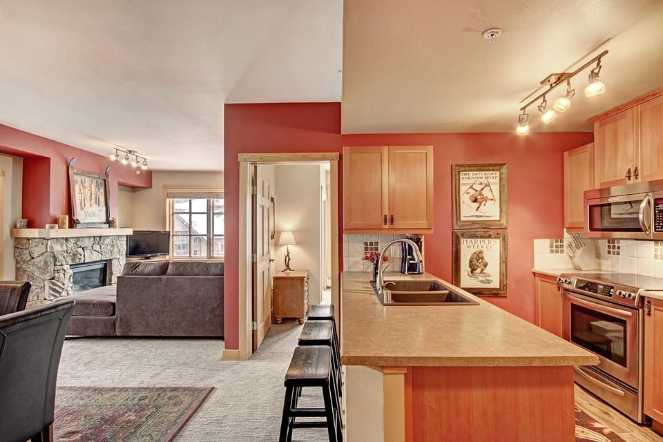 Condo, 2 Bedrooms | Private kitchen | Fridge, microwave, oven, dishwasher