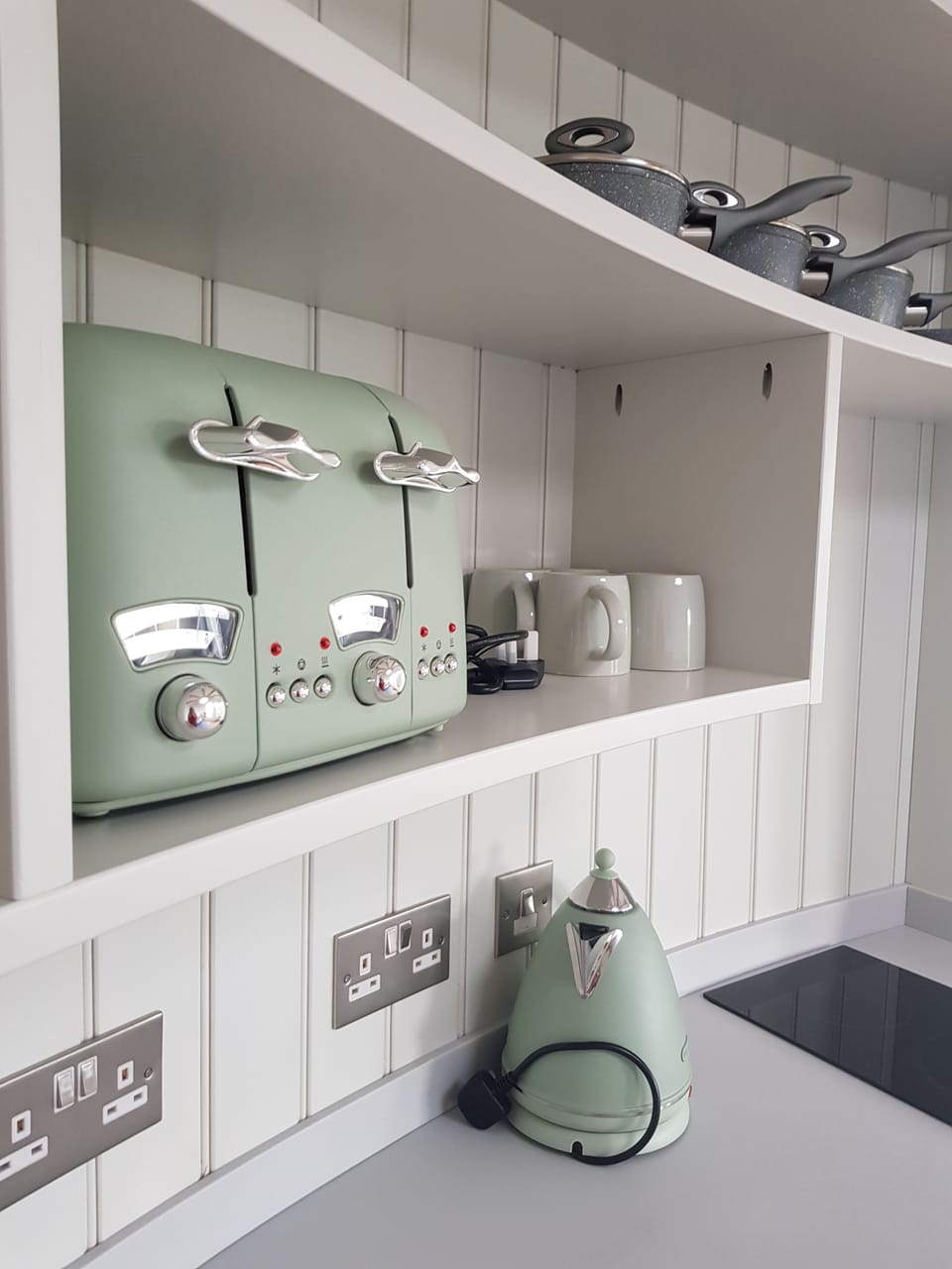 Cabin (Rotunda) | Private kitchen | Fridge, stovetop, coffee/tea maker, electric kettle