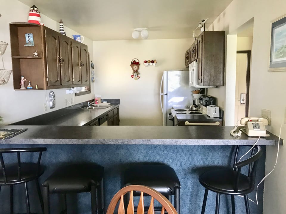 Condo, 1 Queen Bed, Kitchen  (No Pets) | Private kitchen | Fridge, microwave, coffee/tea maker, cookware/dishes/utensils