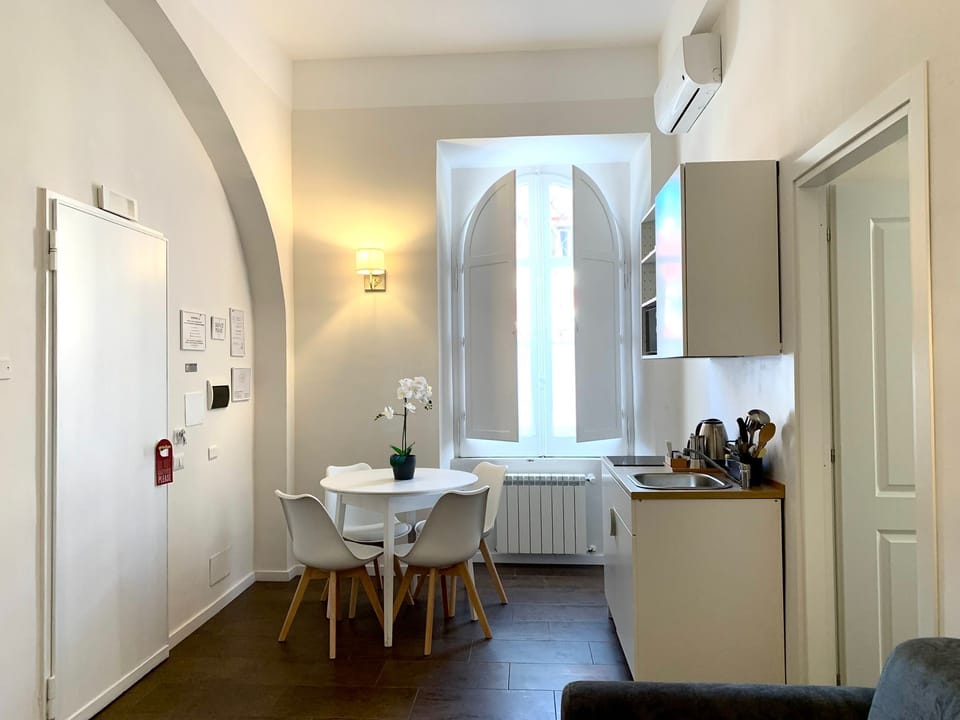 Luxury Apartment | Premium bedding, minibar, in-room safe, desk