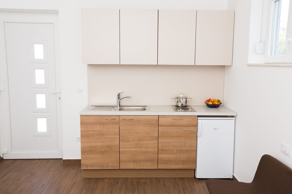 Superior Studio, Ground Floor | Private kitchenette | Cookware/dishes/utensils
