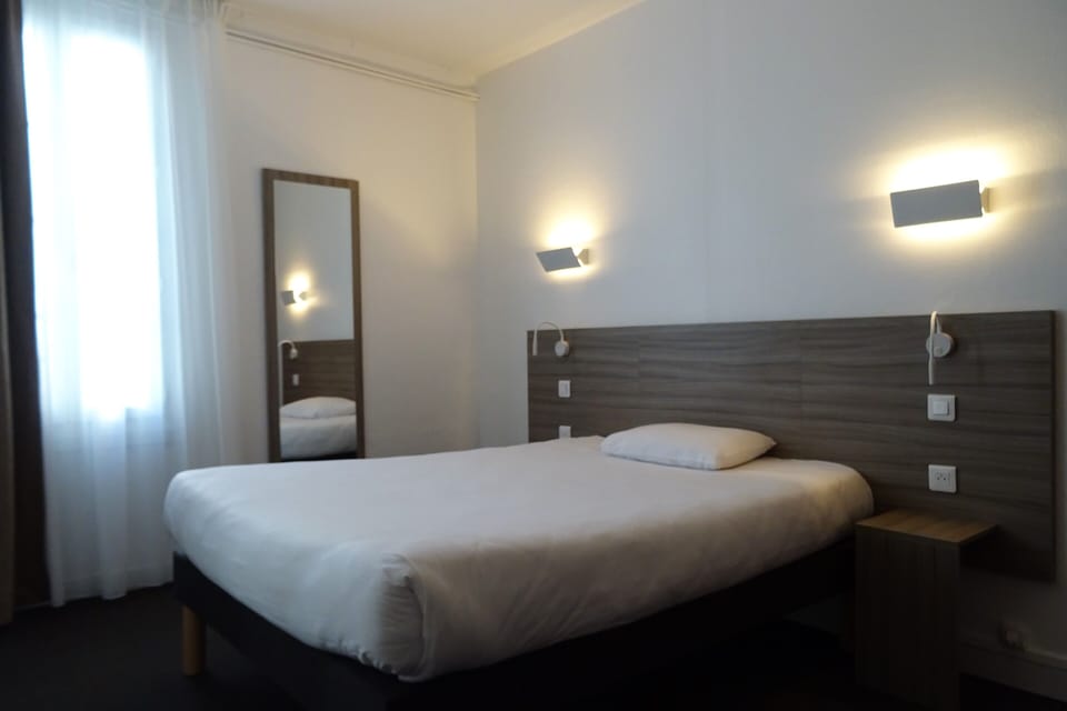 Comfort Double Room, 1 Double Bed | Desk, blackout drapes, free WiFi, bed sheets