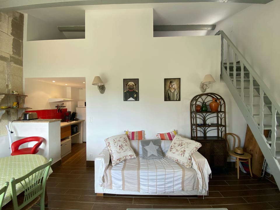 Signature Apartment, 3 Bedrooms, Pool Access (LUCIEN CLERGUE) | Living room | LCD TV