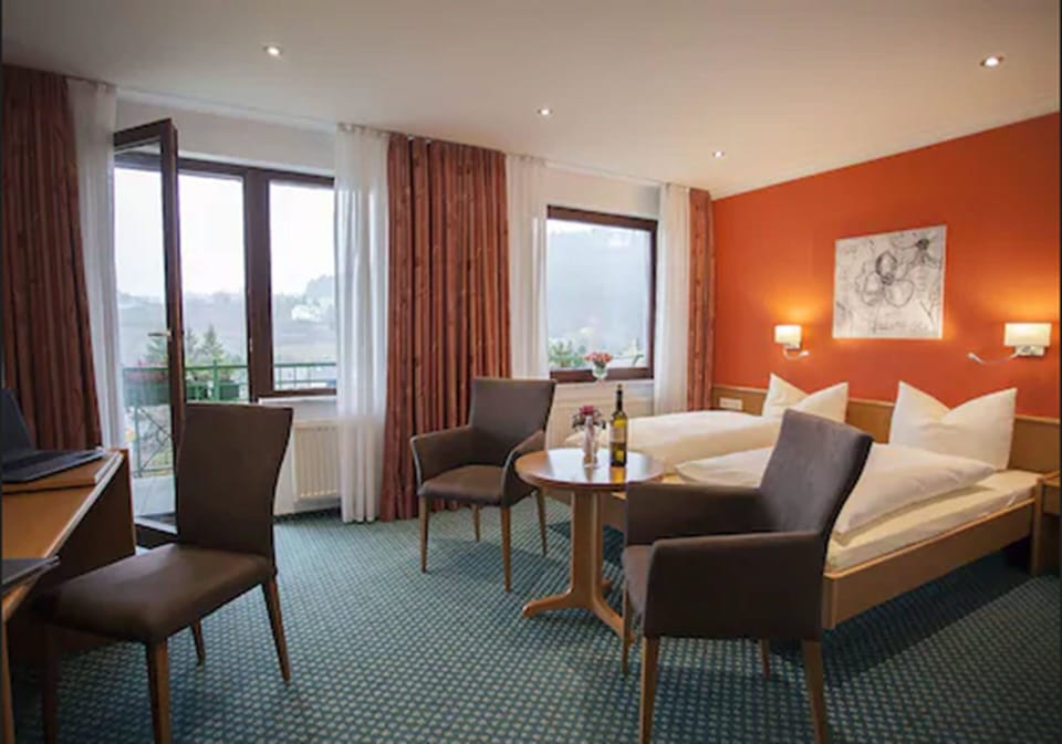 Comfort Double Room | Premium bedding, in-room safe, desk, blackout drapes
