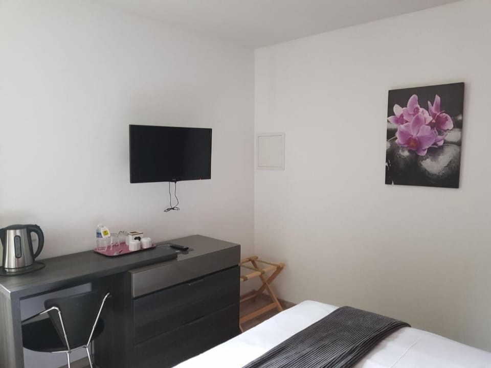 1 bedroom, desk, free WiFi