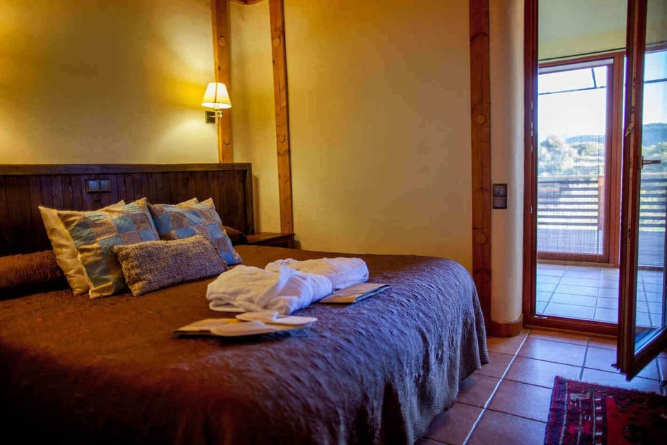 Double Room, Balcony, Mountain View | Desk, blackout drapes, cribs/infant beds, rollaway beds
