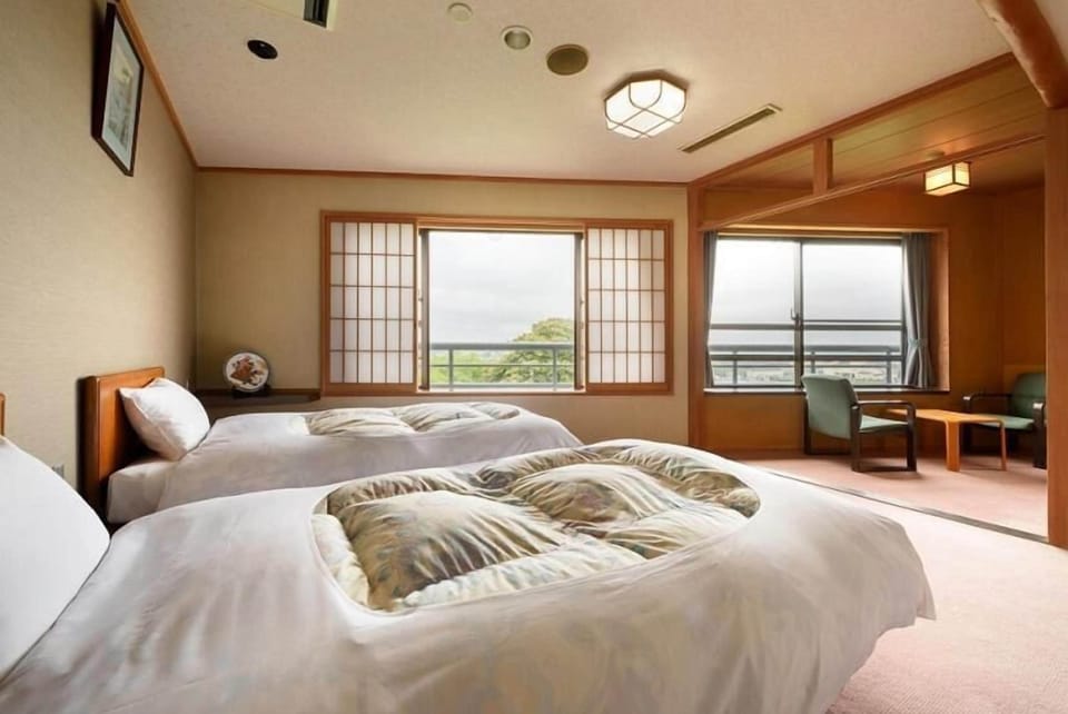 In-room safe, desk, WiFi (free), bed sheets