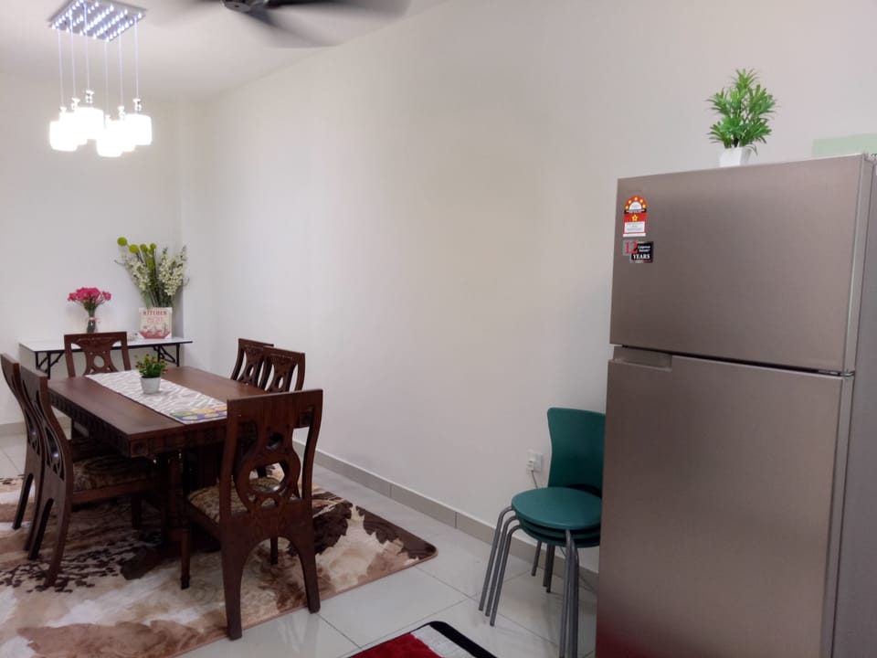 Fridge, microwave, stovetop, electric kettle