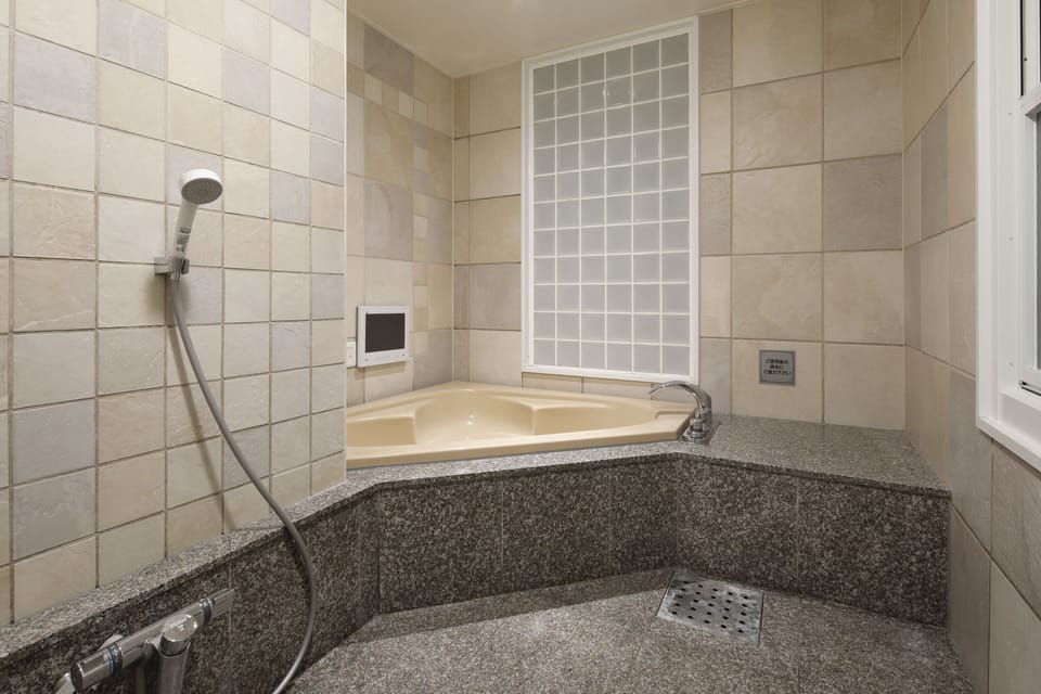 Double Room, 1 King Bed, Non Smoking | Bathroom | Separate tub and shower, deep soaking tub, free toiletries, hair dryer