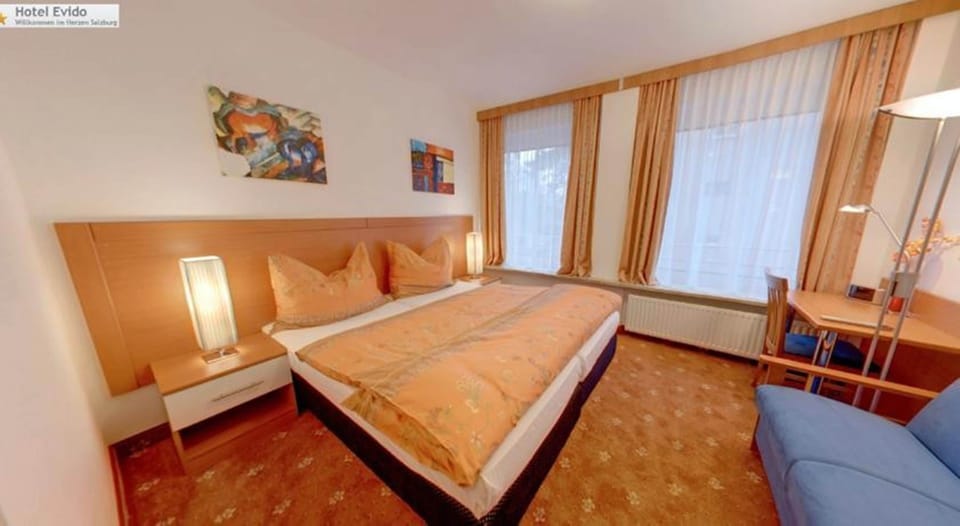 Large Family Room | In-room safe, desk, soundproofing, iron/ironing board