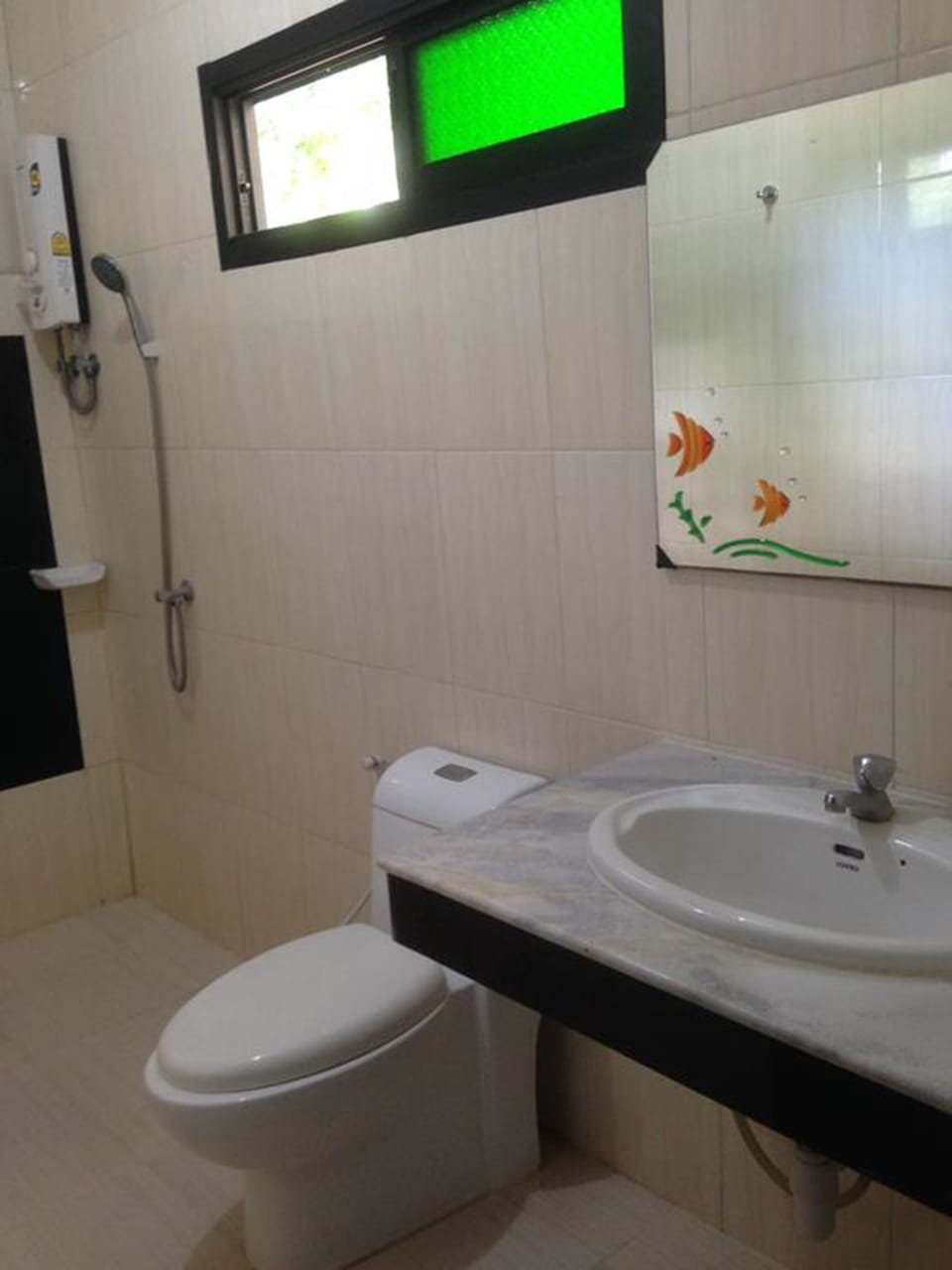 Shower, free toiletries, towels