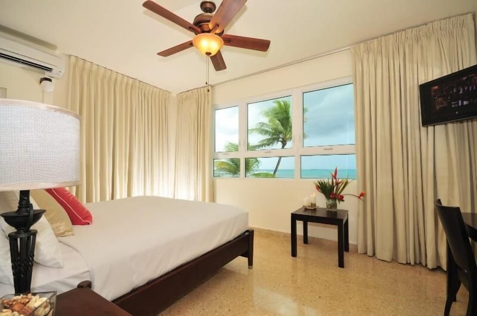 Premium Room, 1 King Bed | In-room safe, desk, iron/ironing board, WiFi (free)
