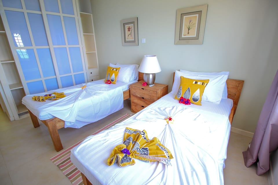 Villa, 3 Bedrooms (Shared bathroom) | 3 bedrooms, in-room safe, WiFi (free), bed sheets
