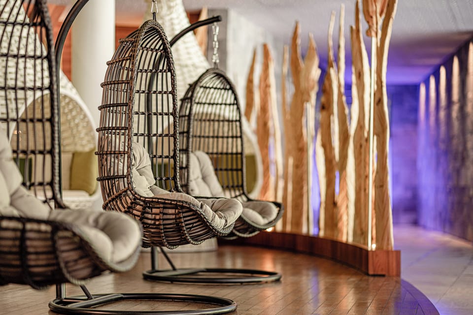 Sauna, steam room, Turkish bath, body treatments, aromatherapy