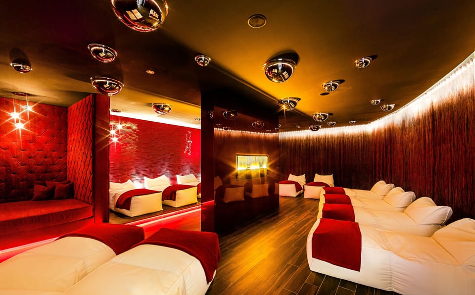 Sauna, steam room, Turkish bath, body treatments, aromatherapy