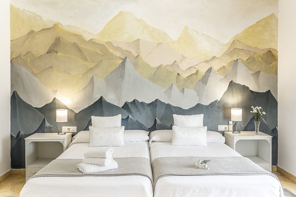 In-room safe, desk, soundproofing, rollaway beds (surcharge)