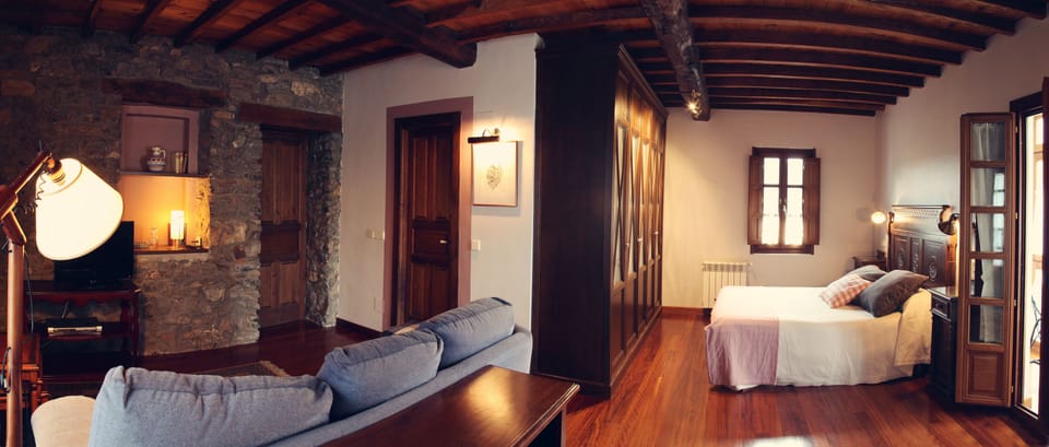 Suite, Balcony, Valley View | Desk, soundproofing, free WiFi, bed sheets