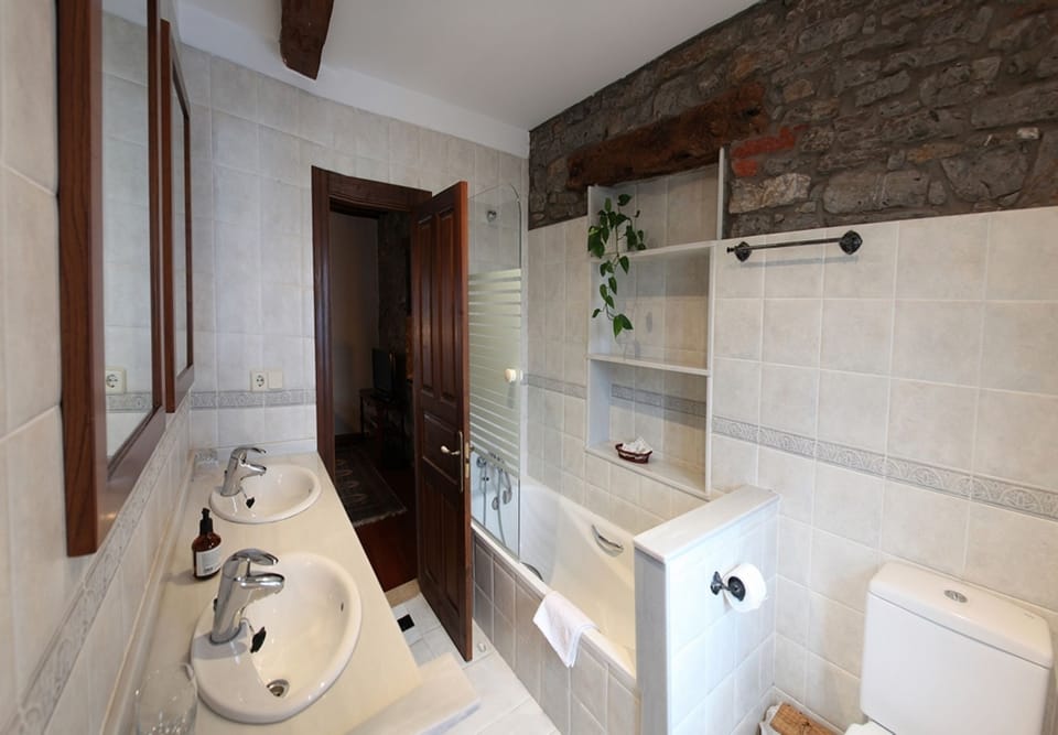 Suite, Balcony, Valley View | Bathroom sink