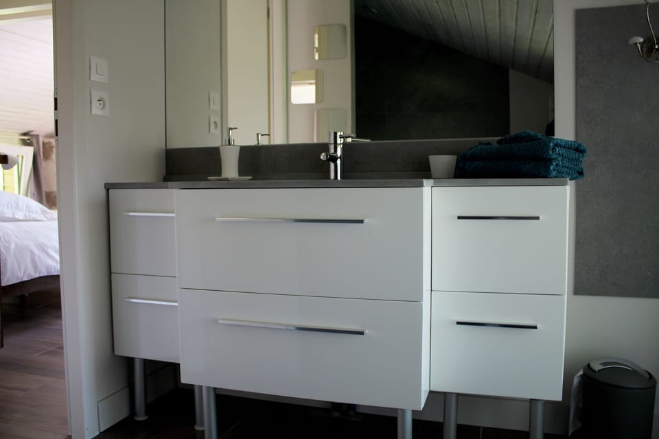 Family Room (Cascade) | Bathroom sink