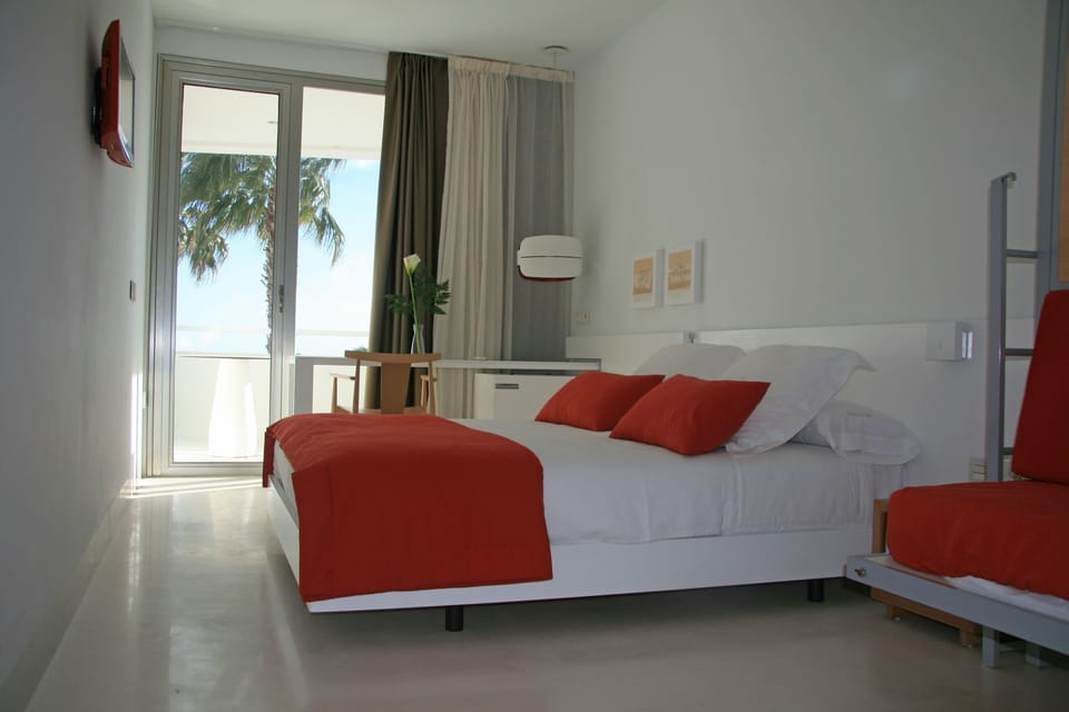 Double Room, Balcony, Sea View | Minibar, in-room safe, desk, iron/ironing board (on request)