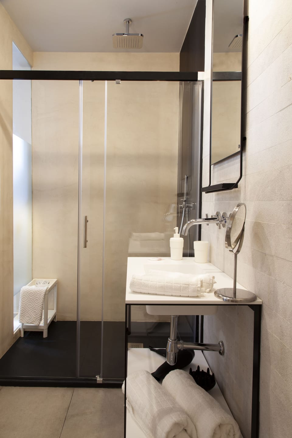 Deluxe Double Room, Ensuite, Ground Floor | Bathroom shower