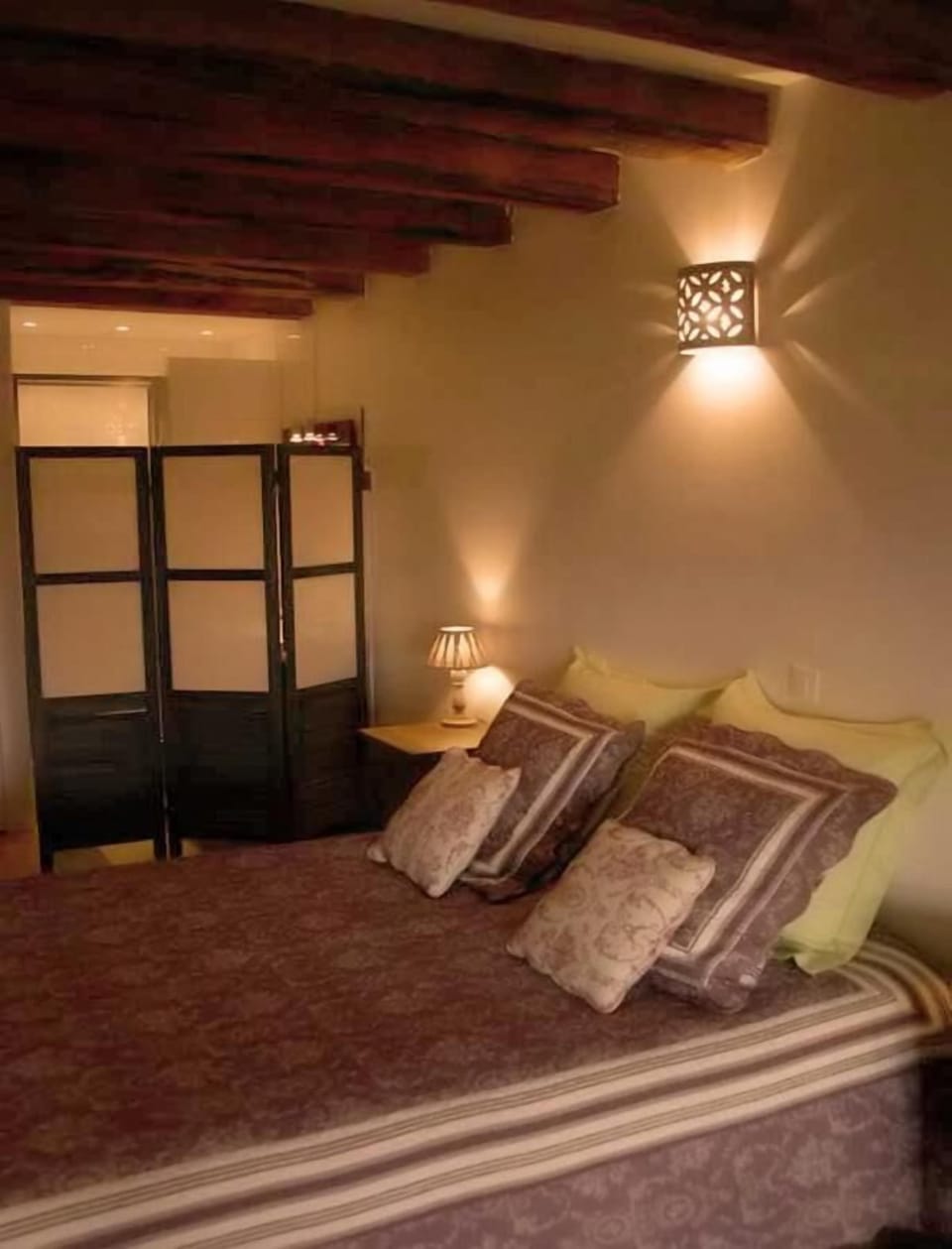 2 bedrooms, desk, soundproofing, free WiFi
