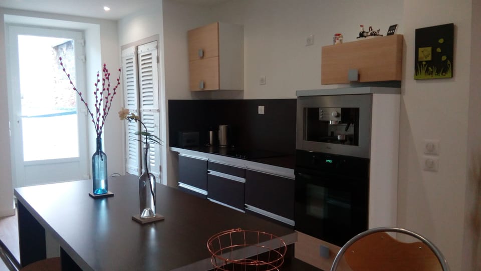 Classic Apartment, 1 Queen Bed, Non Smoking, Private Bathroom | Private kitchen | Shared fridge, microwave, electric kettle, paper towels