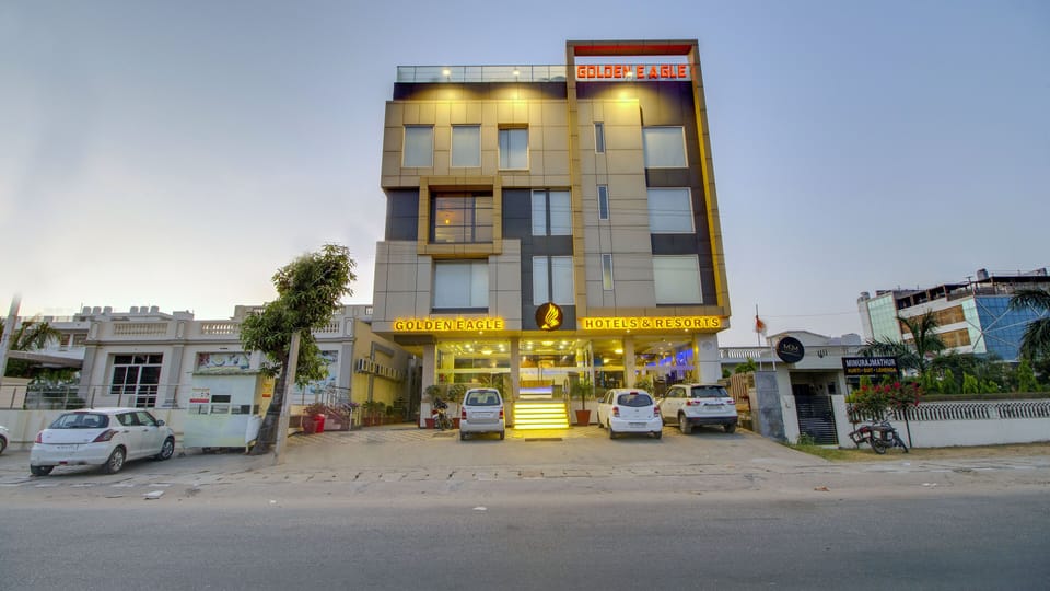 Front of property - evening/night