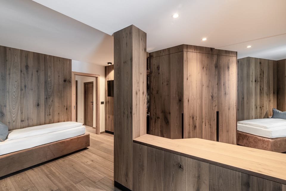 Classic Twin Room | In-room safe, free WiFi, bed sheets