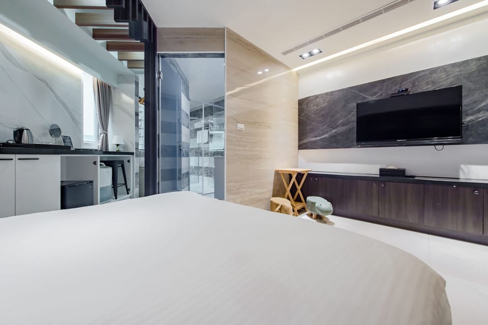 Superior Room, 1 Bedroom | 1 bedroom, premium bedding, down comforters, pillowtop beds