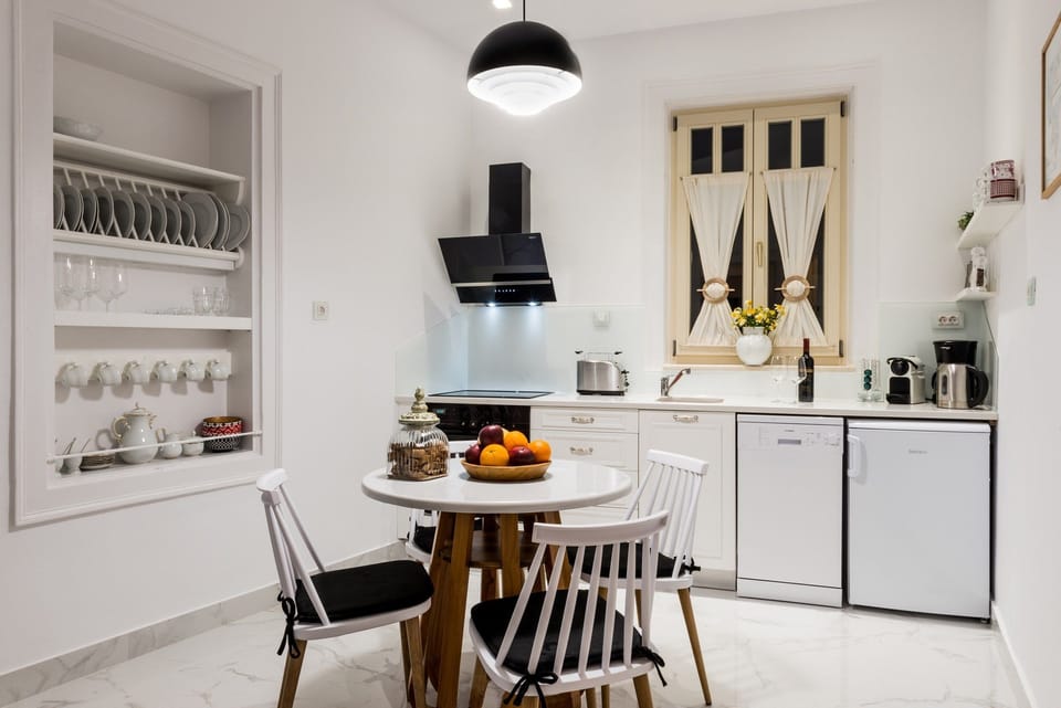 Superior Suite | Private kitchen | Fridge, espresso maker, coffee/tea maker, electric kettle