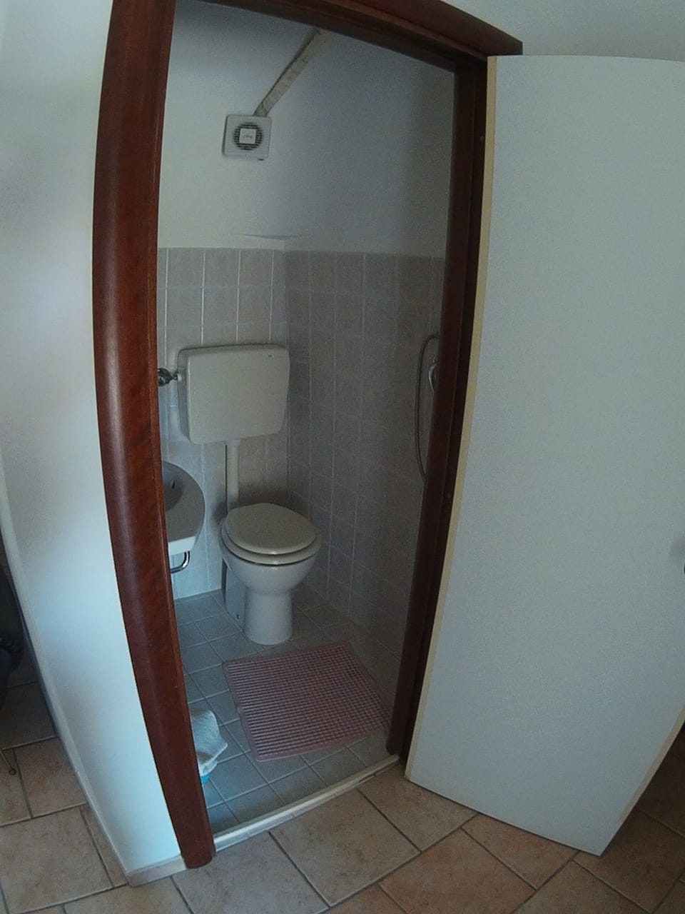 Shower, free toiletries, hair dryer